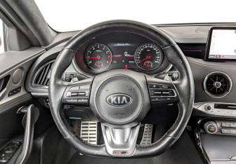 Подержанный автомобиль Kia Stinger 2021 года (23 фото)