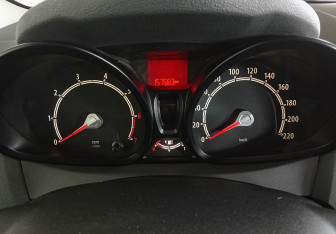 Подержанный автомобиль Ford Fiesta Hatchback 2008 года (13 фото)