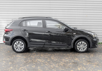 Подержанный автомобиль Kia Rio Hatchback 2021 года (4 фото)