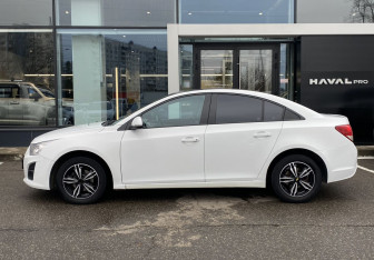 Подержанный автомобиль Chevrolet Cruze Sedan 2014 года (8 фото)