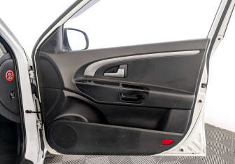 Подержанный автомобиль Kia Ceed Hatchback 2010 года (24 фото)