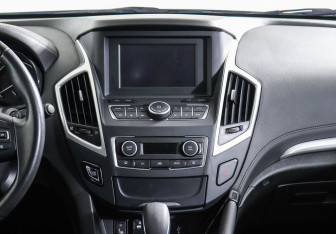 Подержанный автомобиль DongFeng AX7 2019 года (9 фото)