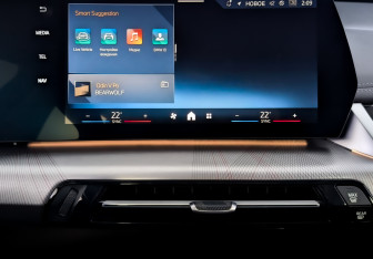 Подержанный автомобиль BMW X1 2024 года (15 фото)