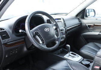 Подержанный автомобиль Hyundai Santa Fe 2011 года (13 фото)