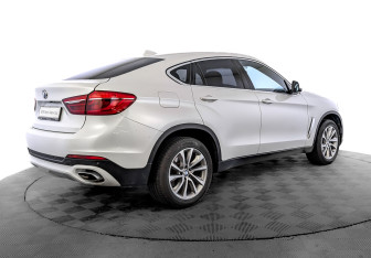 Подержанный автомобиль BMW X6 2019 года (5 фото)