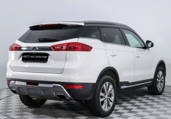 Подержанный автомобиль Geely Atlas 2018 года (5 фото)