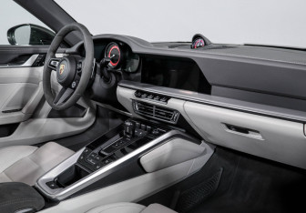 Подержанный автомобиль Porsche 911 Convertible 2021 года (9 фото)