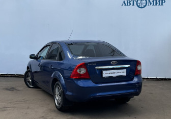 Подержанный автомобиль Ford Focus Sedan 2008 года (7 фото)