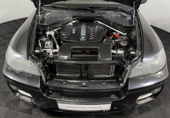 Подержанный автомобиль BMW X6 2012 года (10 фото)