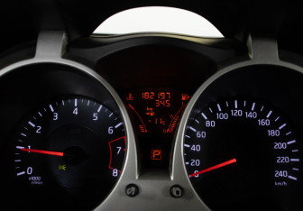 Подержанный автомобиль Nissan Juke 2012 года (23 фото)