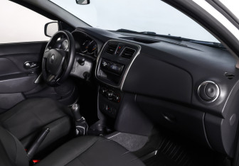 Подержанный автомобиль Renault Logan Sedan 2018 года (10 фото)