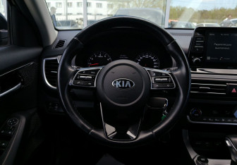 Подержанный автомобиль Kia Seltos 2021 года (12 фото)