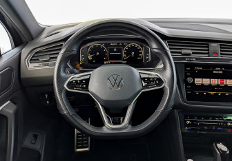 Подержанный автомобиль Volkswagen Tiguan 2021 года (22 фото)