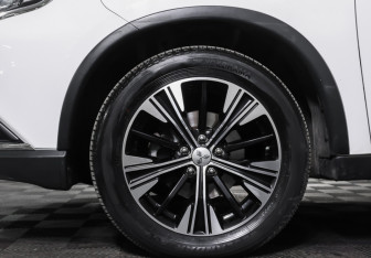 Подержанный автомобиль Mitsubishi Outlander 2019 года (22 фото)