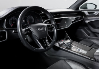 Подержанный автомобиль Audi A6 Sedan 2021 года (14 фото)
