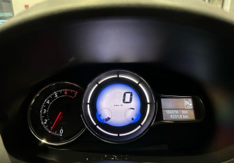 Подержанный автомобиль Renault Fluence 2014 года (18 фото)