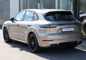 Подержанный автомобиль Porsche Cayenne 2018 года (7 фото)