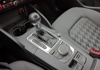 Подержанный автомобиль Audi A3 Hatchback 2013 года (26 фото)