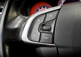 Подержанный автомобиль Citroen C4 Hatchback 2014 года (25 фото)