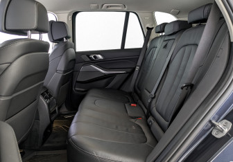 Подержанный автомобиль BMW X5 2020 года (18 фото)