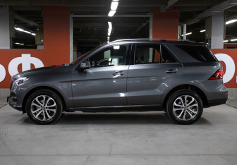 Подержанный автомобиль Mercedes-Benz GLE 2017 года (8 фото)
