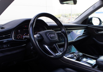 Подержанный автомобиль Audi Q8 2020 года (9 фото)
