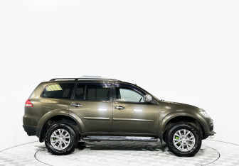 Подержанный автомобиль Mitsubishi Pajero Sport 2013 года (4 фото)