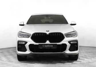 Подержанный автомобиль BMW X6 2020 года (2 фото)