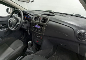 Подержанный автомобиль Renault Sandero 2021 года (18 фото)