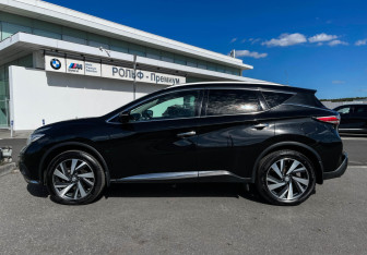 Подержанный автомобиль Nissan Murano Suv 2022 года (8 фото)