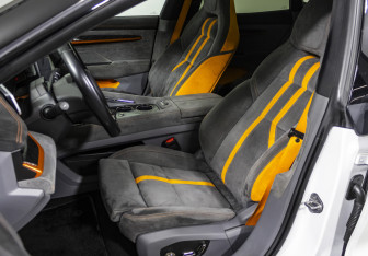 Подержанный автомобиль Zeekr 001 2023 года (11 фото)