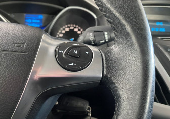 Подержанный автомобиль Ford Focus Sedan 2013 года (15 фото)