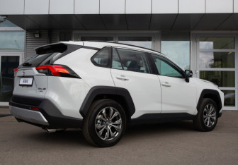 Новый Toyota RAV4 2025 (5 фото)