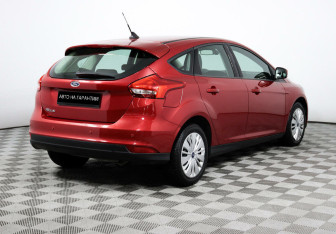 Подержанный автомобиль Ford Focus Hatchback 2018 года (5 фото)