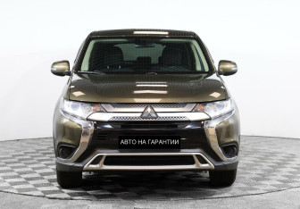 Подержанный автомобиль Mitsubishi Outlander 2019 года (2 фото)