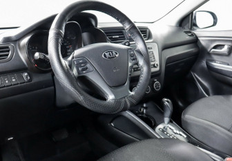 Подержанный автомобиль Kia Rio Hatchback 2016 года (7 фото)