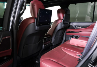 Подержанный автомобиль Lexus LX 2025 года (13 фото)