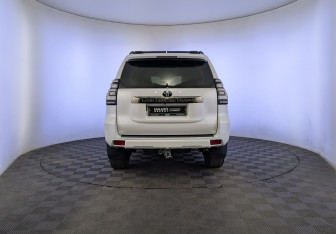 Подержанный автомобиль Toyota Land Cruiser Prado 2021 года (6 фото)