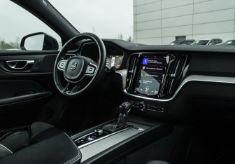 Подержанный автомобиль Volvo S60 2019 года (11 фото)