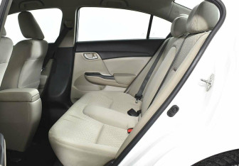 Подержанный автомобиль Honda Civic Sedan 2015 года (10 фото)