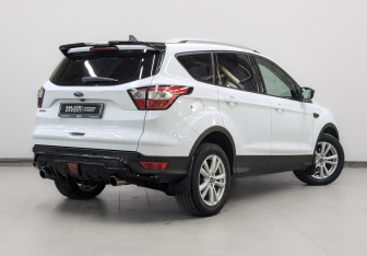 Подержанный автомобиль Ford Kuga 2017 года (5 фото)