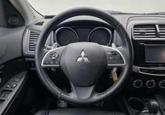 Подержанный автомобиль Mitsubishi ASX 2014 года (12 фото)