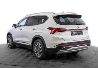 Подержанный автомобиль Hyundai Santa Fe 2022 года (7 фото)