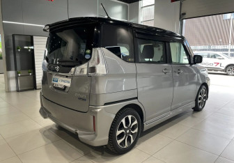 Подержанный автомобиль Suzuki Solio 2018 года (4 фото)