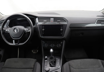 Подержанный автомобиль Volkswagen Tiguan 2018 года (14 фото)