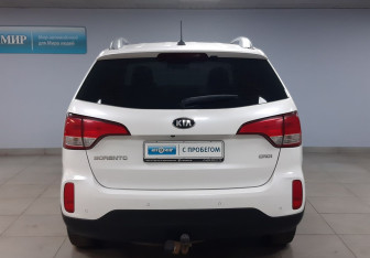 Подержанный автомобиль Kia Sorento 2018 года (6 фото)