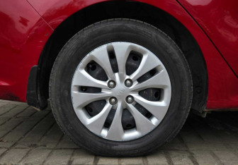 Подержанный автомобиль Kia Rio Sedan 2017 года (13 фото)