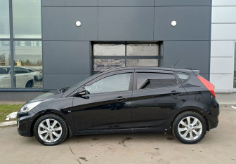Подержанный автомобиль Hyundai Solaris Hatchback 2013 года (8 фото)