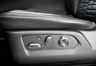 Подержанный автомобиль Cadillac Escalade Suv 2022 года (20 фото)