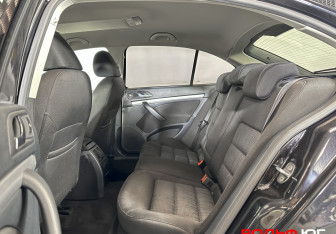 Подержанный автомобиль Skoda Octavia Liftback 2012 года (10 фото)